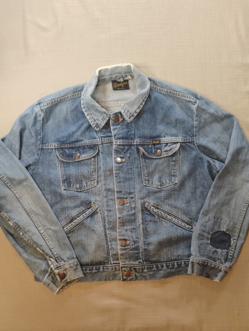 Vintage Size 46 Wrangler Light Blue Washed Denim Jacket